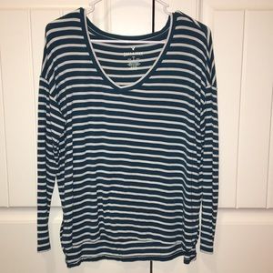 American eagle v-neck long sleeve